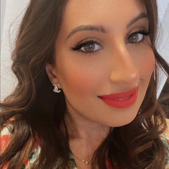 Meet your Posher, Zara - Picture 2 of 2